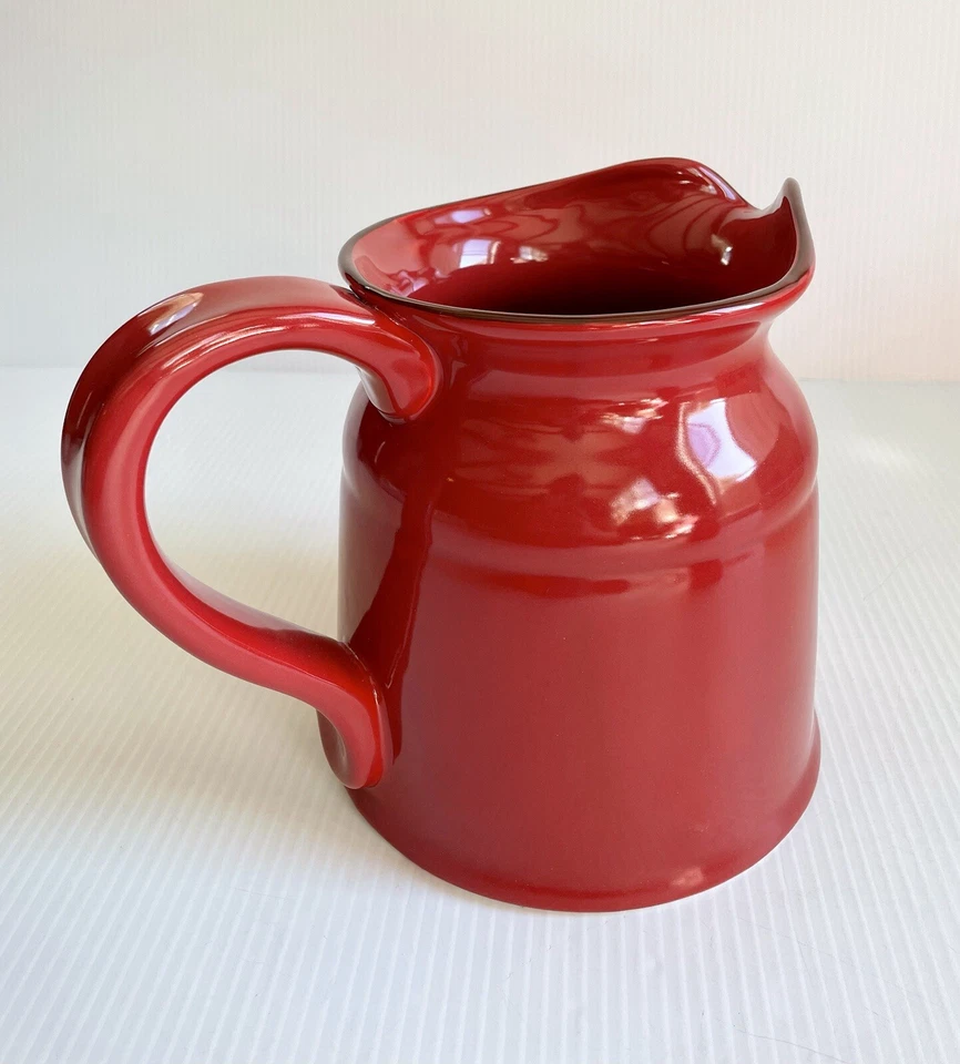 Juego de jarra de cerámica roja de 3 piezas HomeEssentials La Cucina - 20, 47 y 101 OZ Foto 3 de 4