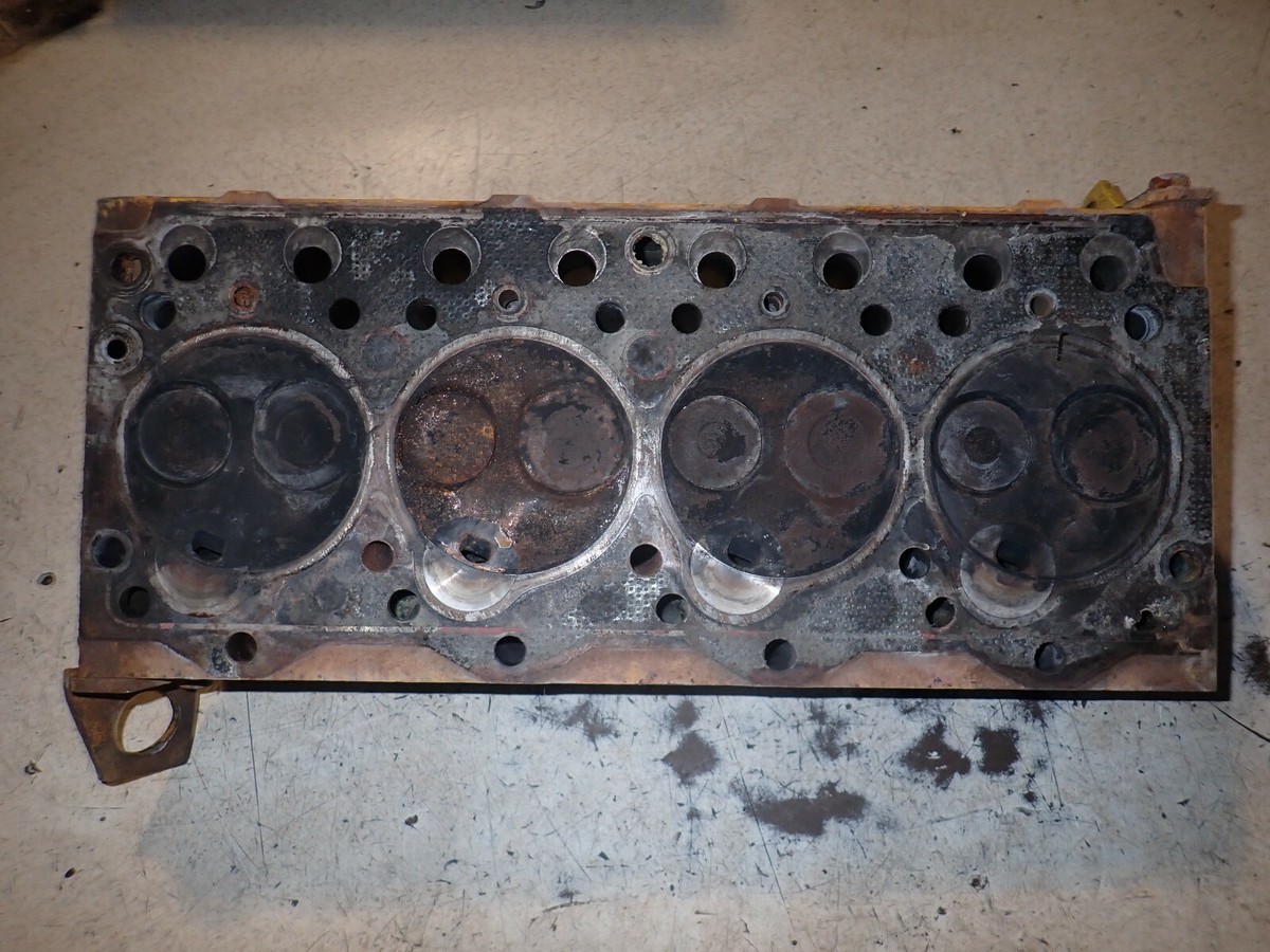 Komatsu 4D95S-W Diesel Engine Cylinder Head Dozer Crawler Komatsu 4D95S-W Diesel Engine Cylinder Head Dozer Crawler
