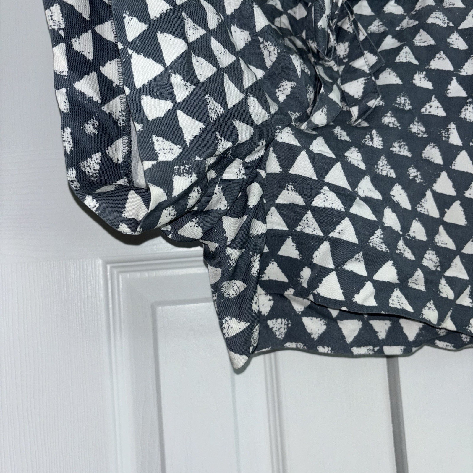 LOFT White & Gray Triangle Patterned Women's Shor… - image 2