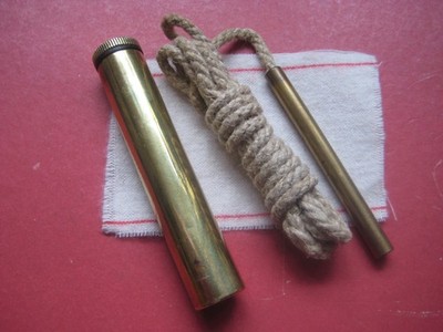 WW2 original Le ENFIELD Cleaning SET:  pull through Oil container H.J&S + cloth.
