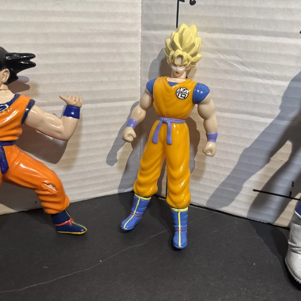 "Lote de figuras de acción vintage Dragonball Z 8"" Battle Damaged Vegeta + extras" Foto 3 de 4