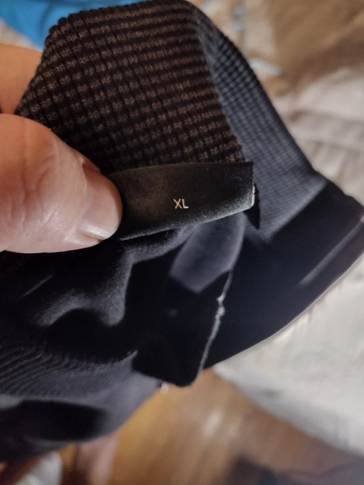 Men's Stylish 1/4 Zip Hugo Boss Shirt XL MADE IN ITALY - Image 4 of 4