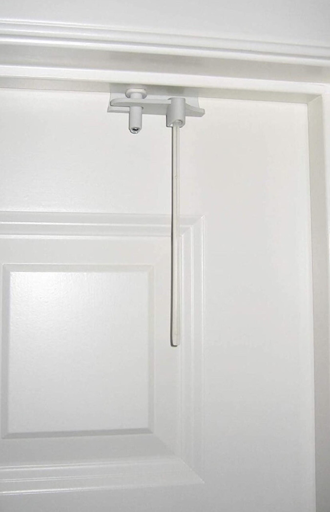 Safety Innovations Child Proof Deluxe Door Top Lock For 1 3/8 Inch Thick Interior Doors, (1-Pack