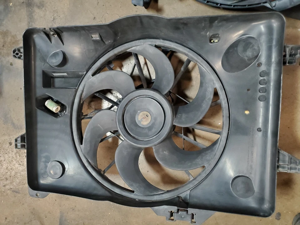 1998-1999-2000-01-2002 LINCOLN TOWN CAR COOLING FAN WITH RESISTOR YW1H-8C607-AB - Image 2 of 3