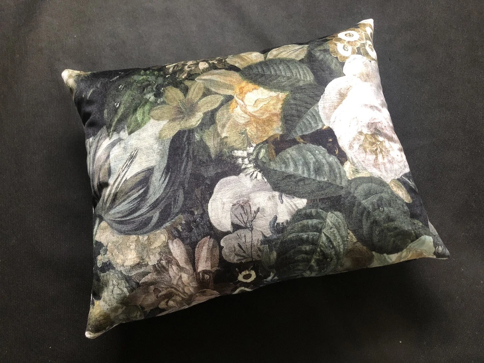 Osborne & Little Velvet Cushion Cover FULLERTON - 50cm x 40cm (20" x 16") - Image 4 of 4