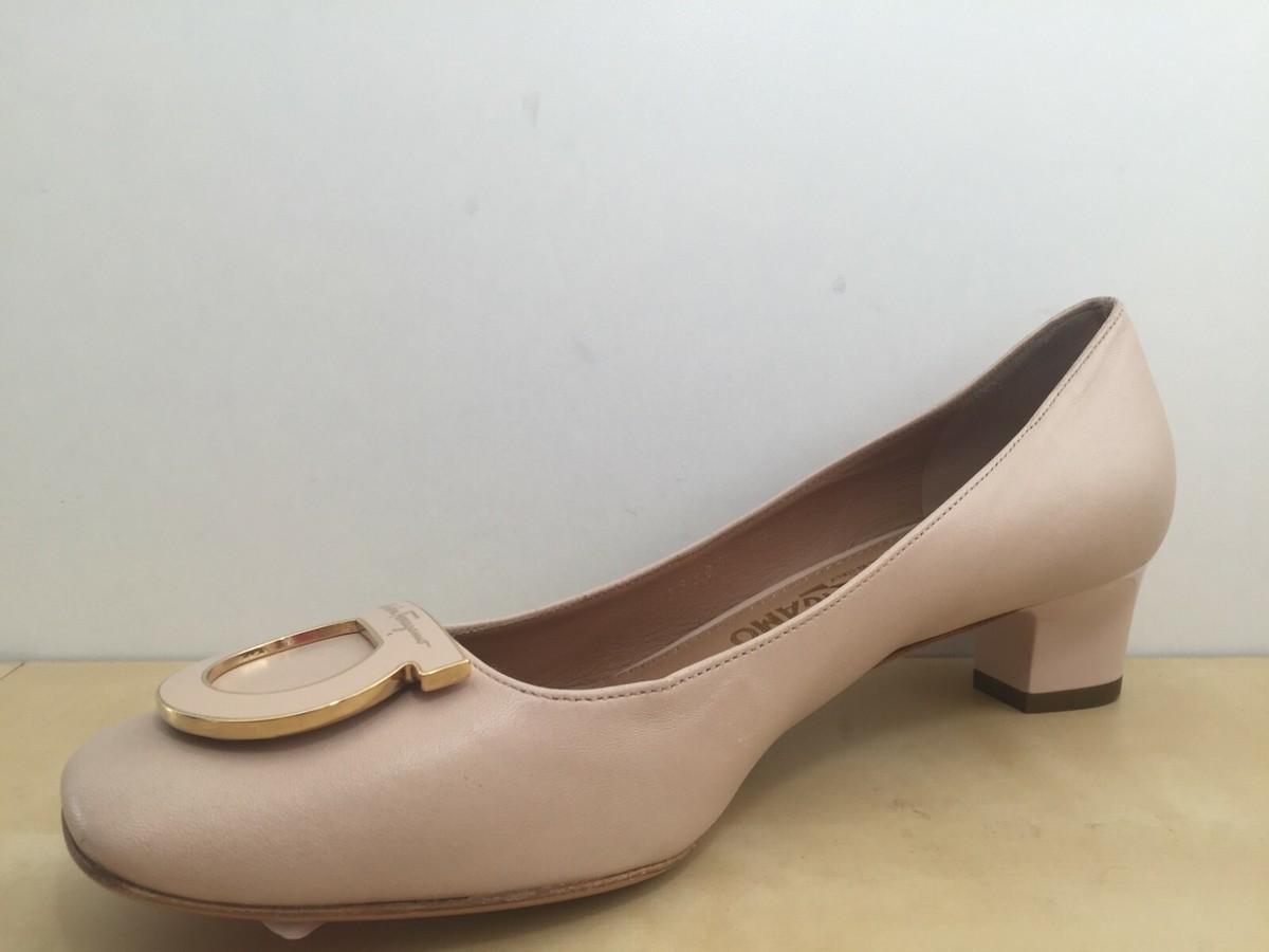 靴 Salvatore Ferragamo Suede Fur Pumps 8 Ferragamo // Black Suede & Fur Trim Pump – VSP Consignment