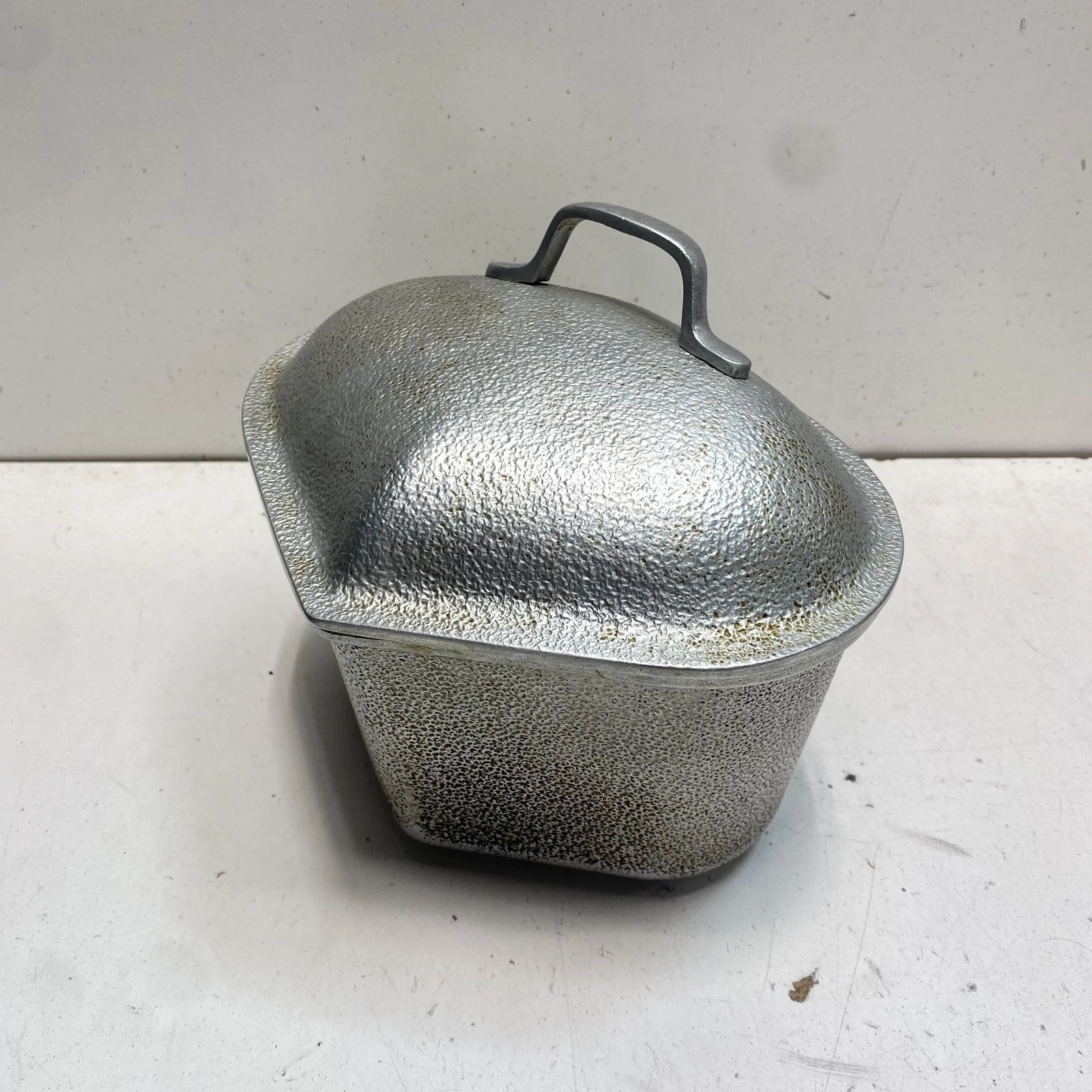 Century Silver Seal Hammer Cast Triangular Pot