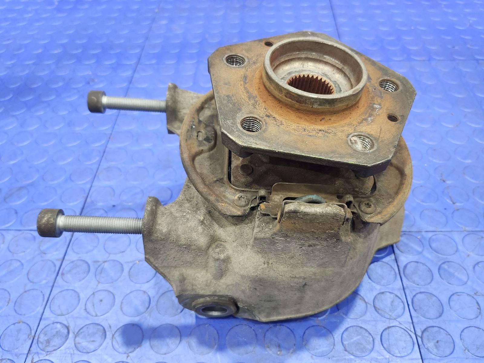 08-12 Maserati Quattroporte M139 Rear Spindle Knuckle Right Passenger Side OEM