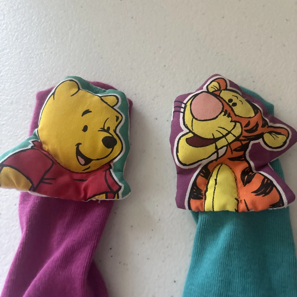 Calcetines de juguete para bebé de colección 1996 Disney Winnie The Pooh Tigger Foot Sonatles verde azulado/púrpura Foto 2 de 4
