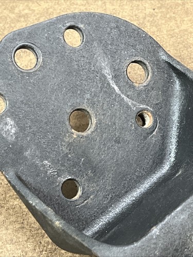 Soporte de cambio de montaje de estribo izquierdo genuino Harley Davidson FXST OEM 33683-90 - Imagen 2 de 13