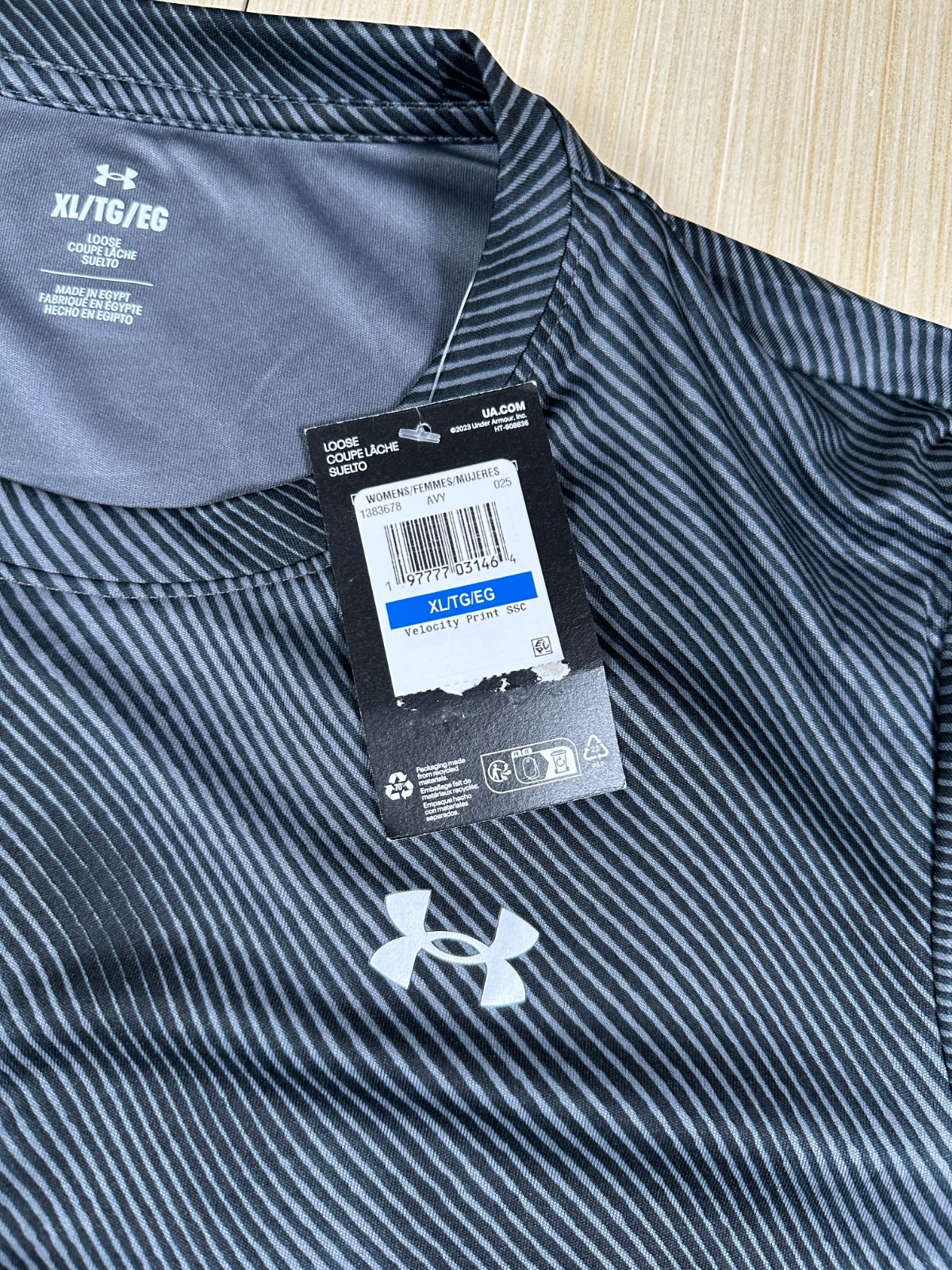 Under Armour T-Shirt Women XL Black Tie Dye Striped Loose Fit Crew Neck Pullover thumbnail 2