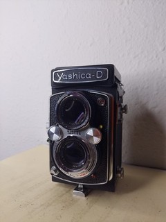 Yashica D Medium Format TLR Camera with 80mm f/3.5 Yashikor lense & case (104)