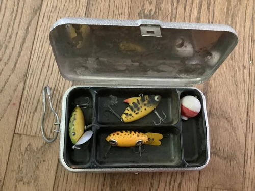 Umco P9 Vintage Aluminum Fly Fishing Tackle Box With Lures