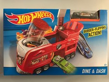 HOT WHEELS DINE & DASH Play set with Exclusive Car NIB