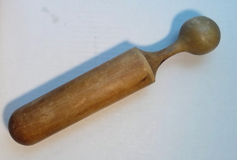 Vintage 11 inch long Wooden Pestle Masher with Ball knob Kitchen Spices Herbs Rx