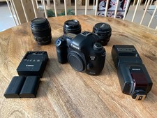 Canon EOS 5D MARK III  3 Lens Kit  Battery  Speedlight