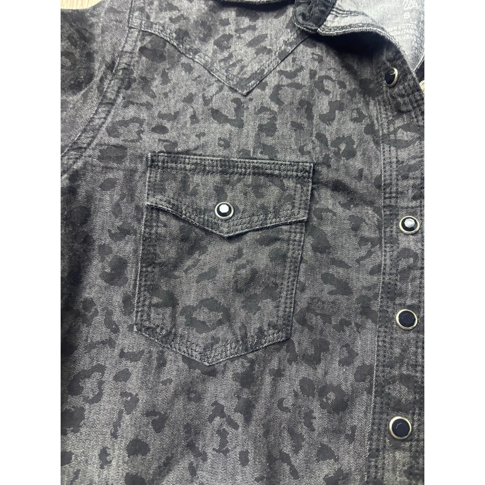 Rock & Roll Cowgirl by Wrangler Leopard Print Snap Front Western Shirt Women’s S - Image 4 of 4