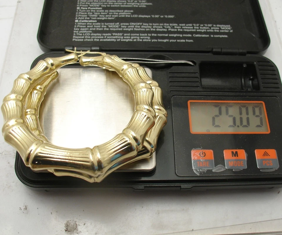 Pendientes de aro Technibond de bambú graduados de 2,75" enchapados en oro amarillo de 14K en plata Foto 3 de 4