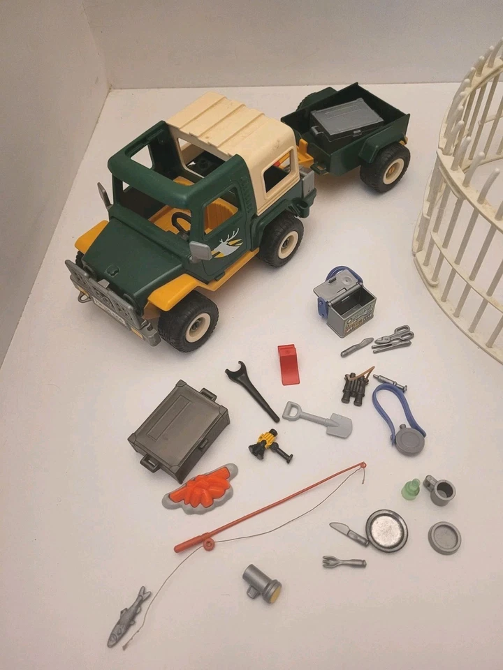 Playmobil lot cirque ref 4237 Educatrice avec chiens savants + cage lions + 4x4 - Photo 2/4