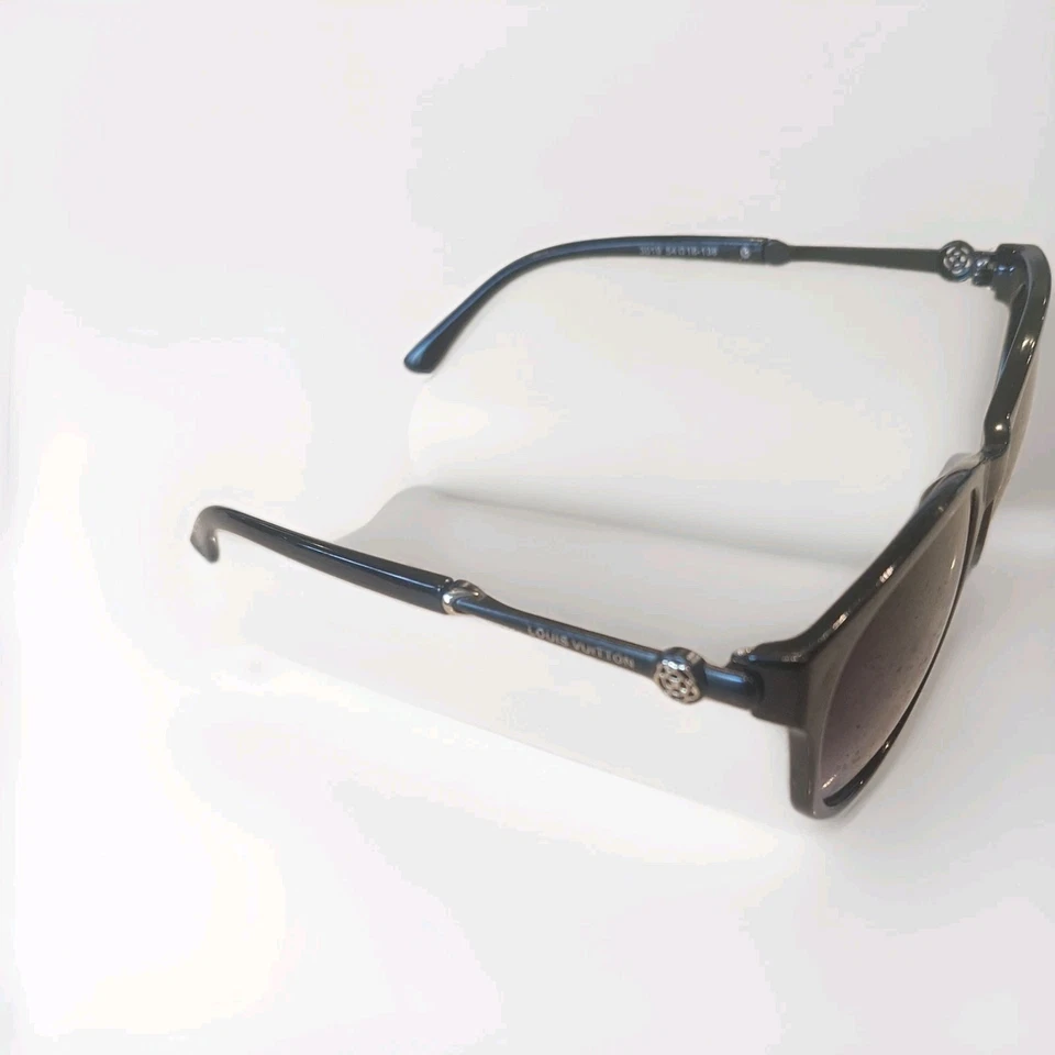 正品路易威登太阳镜,华丽! 3019 55 □ 18-138 — 第 2/4 张图片