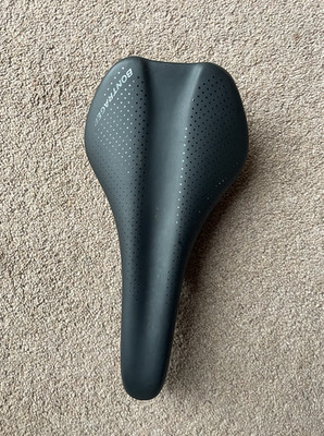 Bontrager Arvada Black Fahrradsattel, Stahlgestänge, 138mm Breite.