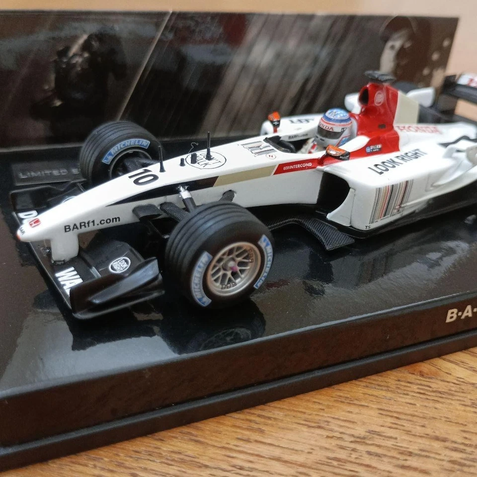 Voiture miniature Takuma Sato édition limitée B-A-R Honda 2004 échelle 1/43 - Photo 3/4