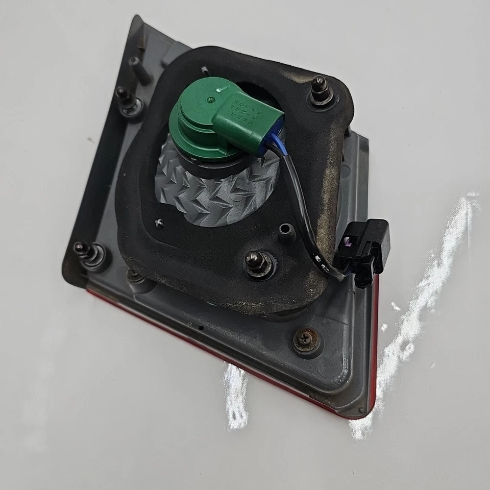 2011-2016 Chevrolet Cruze Passenger Side Trunklid Tail Light Taillight L04B35043 - Image 2 of 2