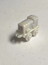 THOMAS & FRIENDS Minis Train Engine Winter CHILLIN' Paxton ~ NEW ~ Weighted