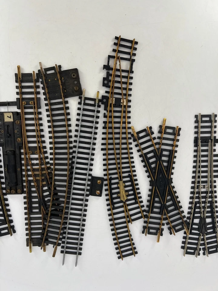 Atlas HO Scale Lot of 8 Switch/Straight/Curve/Crossing Good Condition - Image 3 of 4