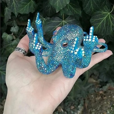 Middle Finger Octopus Statue Resin Desktop Decor Creative Angry Octopus Sculptur