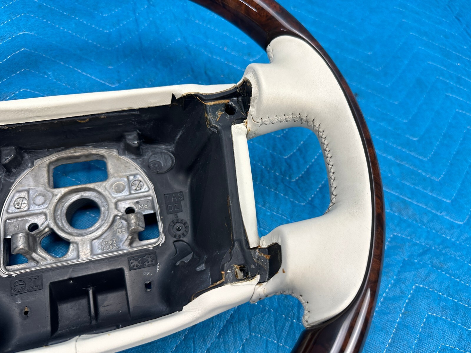 Bentley Flying Spur Steering Wheel w/ Wood Trim Burr Walnut Ivory 29k 2009 OEM