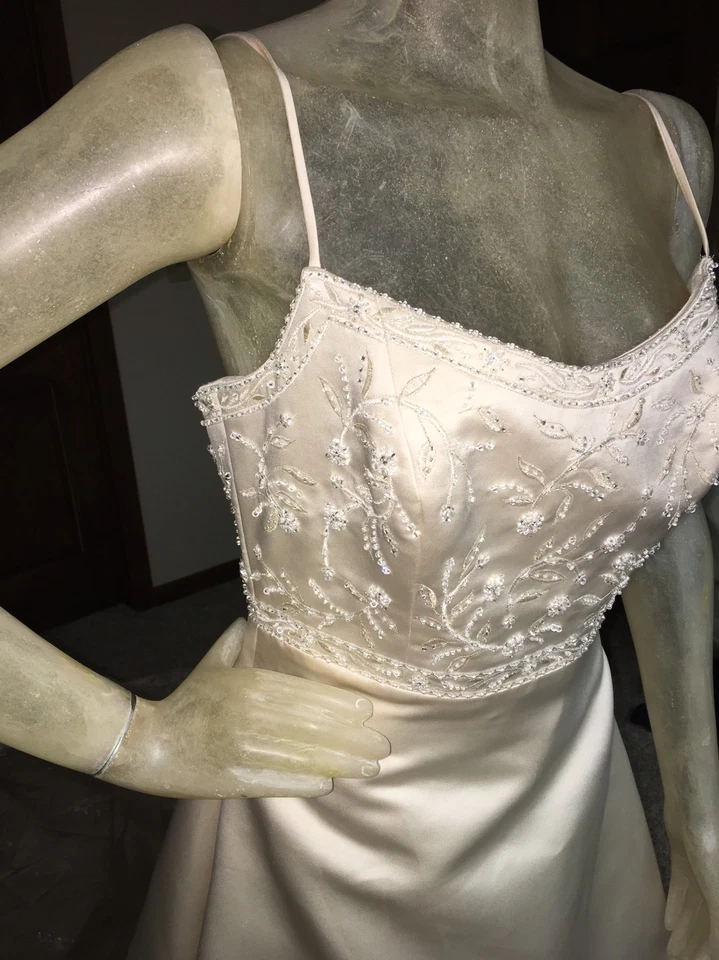 Vestido de novia Joli talla 10 dorado pálido champán con cuentas ver detalles Foto 3 de 4
