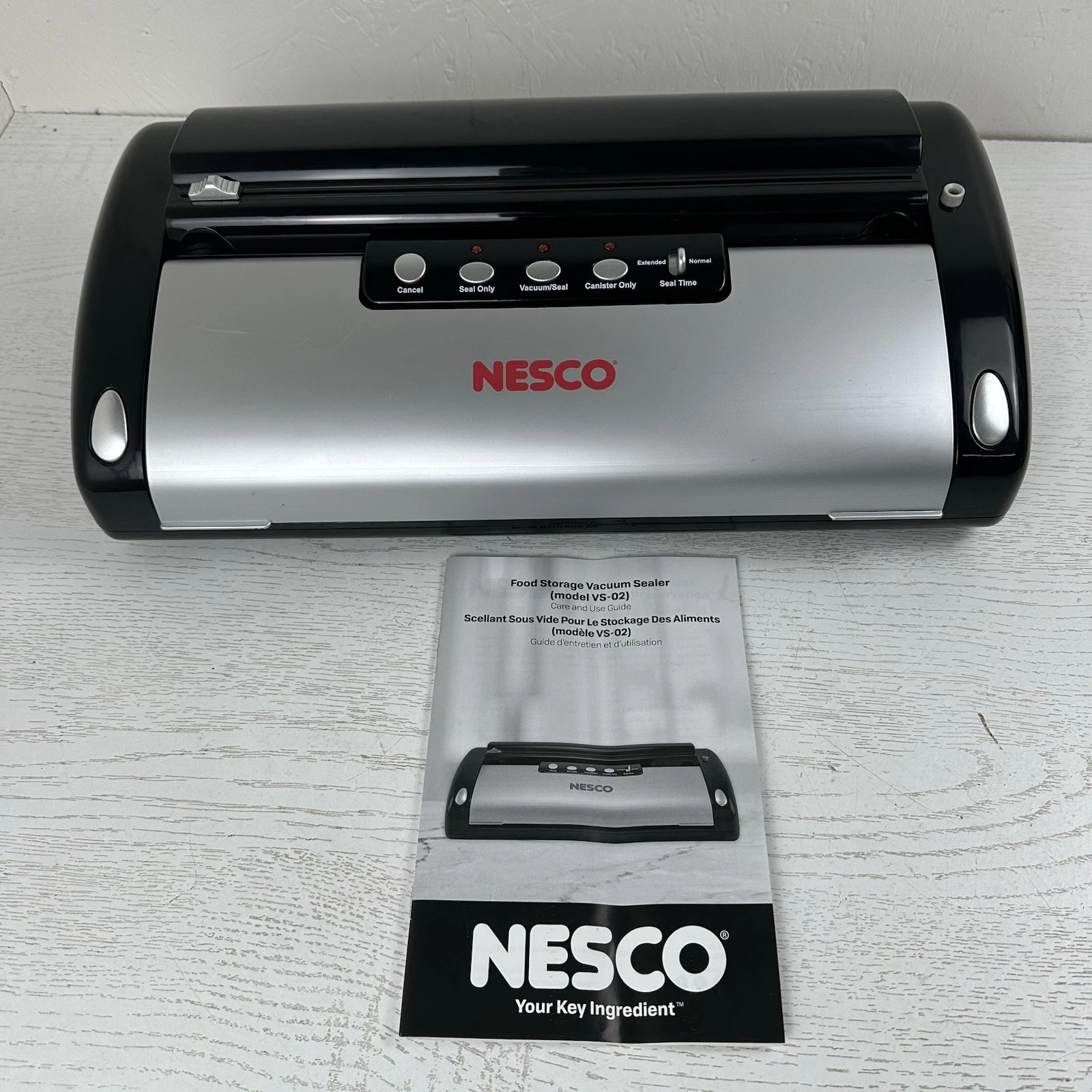 Nesco VS-02 Food Storage Vacuum Sealing Unit One Touch Auto Shut Off Nice Clean