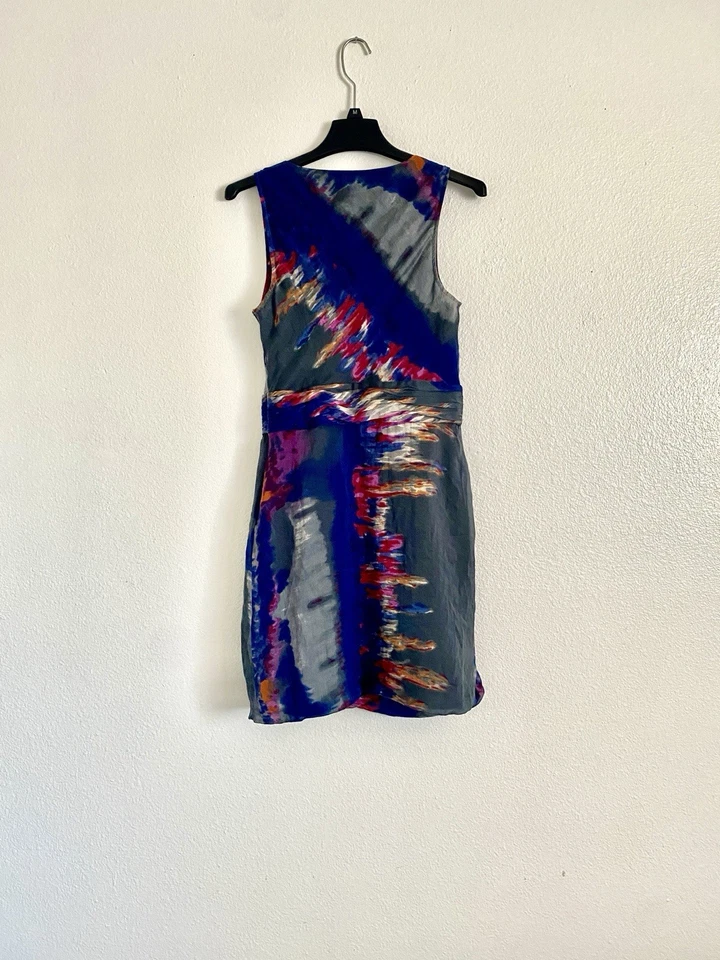 Mini Vestido de Cóctel Andrew Marc Plisado Azul y Rojo Talla 8 Foto 2 de 4