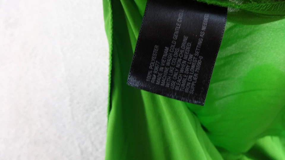 Blusa Worthington sin mangas con botones para mujer pequeña verde esmeralda semi transparente Foto 3 de 4