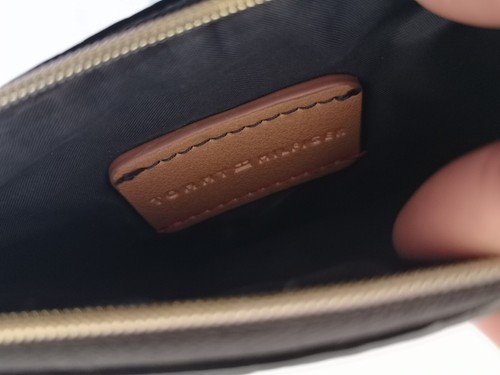 Tommy Hilfigher Wrislet Purse Black 14 x 19.5cm - Picture 8 of 8