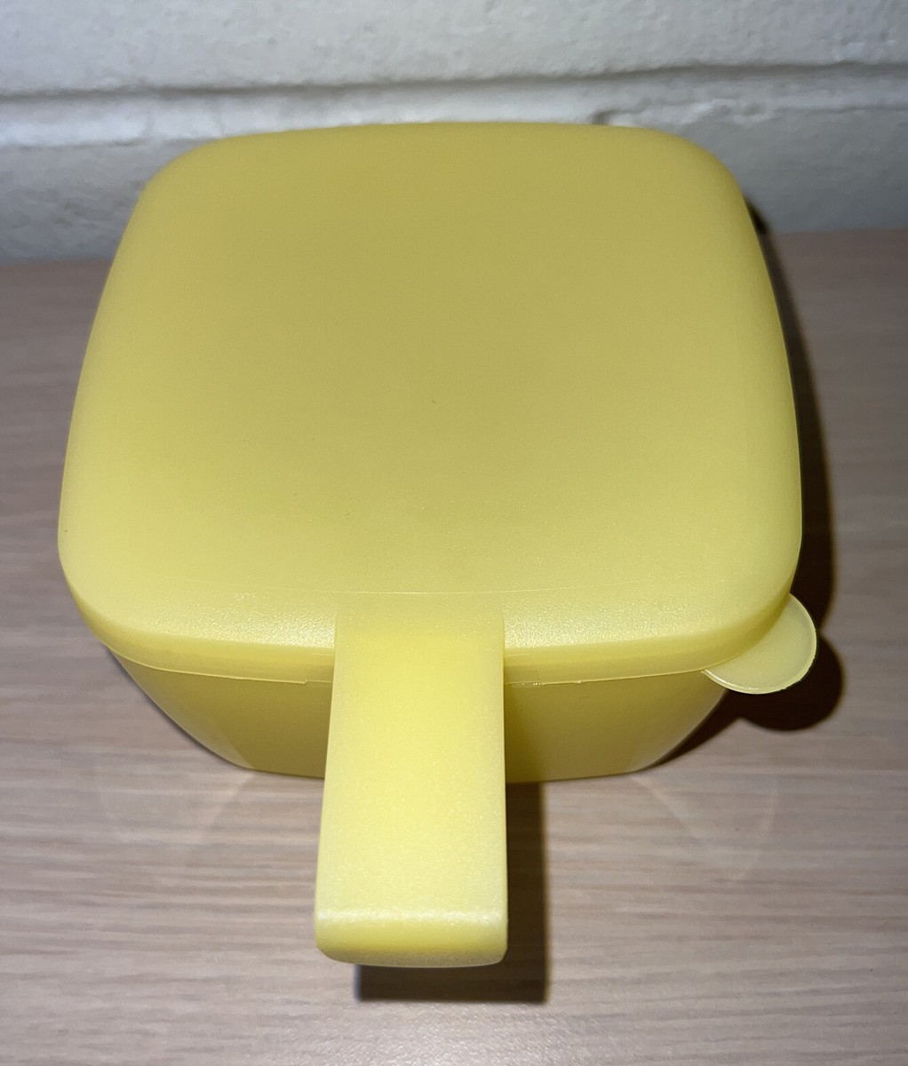 Tupperware Cheese Slice Keeper / Yellow Forget Me Not (5338 A-2