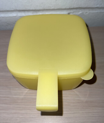 Tupperware Cheese Slice Keeper / Yellow Forget Me Not (5338 A-2