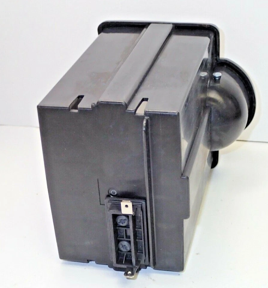 Cub Cadet Trimmer Electric CCT 400 41AERP3C912  753-08568 BATTERY HOLDER USED - Image 2 of 2