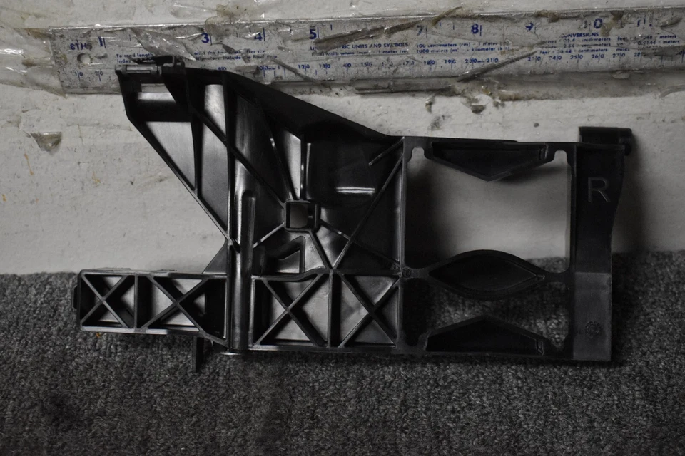 AUDI A4 PREMIUM 2012-2015 SOPORTE DE MONTAJE DERECHO FABRICANTE DE EQUIPOS ORIGINALES Foto 4 de 4