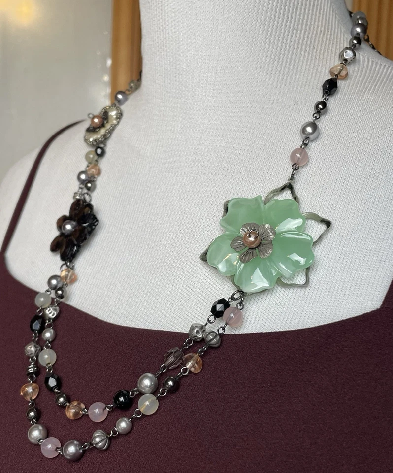 "Collar de flores retro Lucite plástico 3D 26"" perlas de vidrio cuentas acrílicas plateadas" Foto 3 de 4