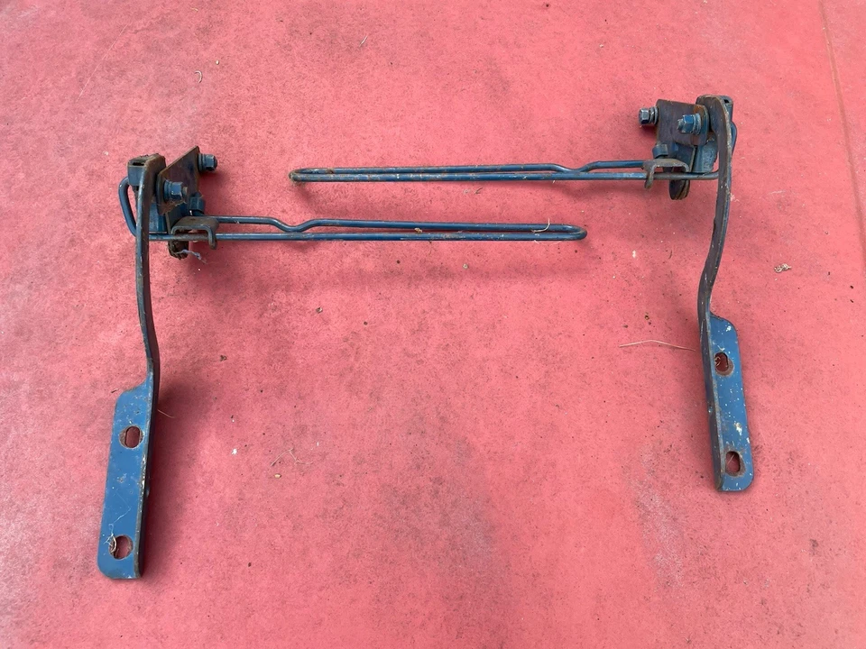 Morris Marina Saloon Boot Lid Hinges Pair - Image 2 of 2