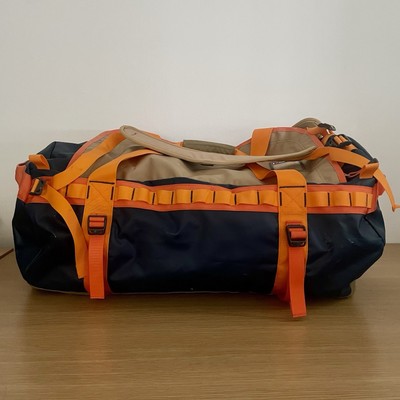 The North Face Base Camp Duffle Bag Rucksack | Große 95L Tasche | Blau/Orange