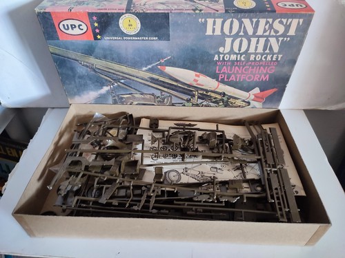 MAQUETTE UPC HONEST JOHN ATOMIC ROCKET & LAUNCHING PLATEFORM 1/40 NEUF VINTAGE - Picture 2 of 4