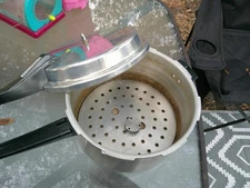 MIRRO-MATIC Pressure Cooker 6 Qt  M-0436 Aluminum USA VTG w/Lid rack weight vguc