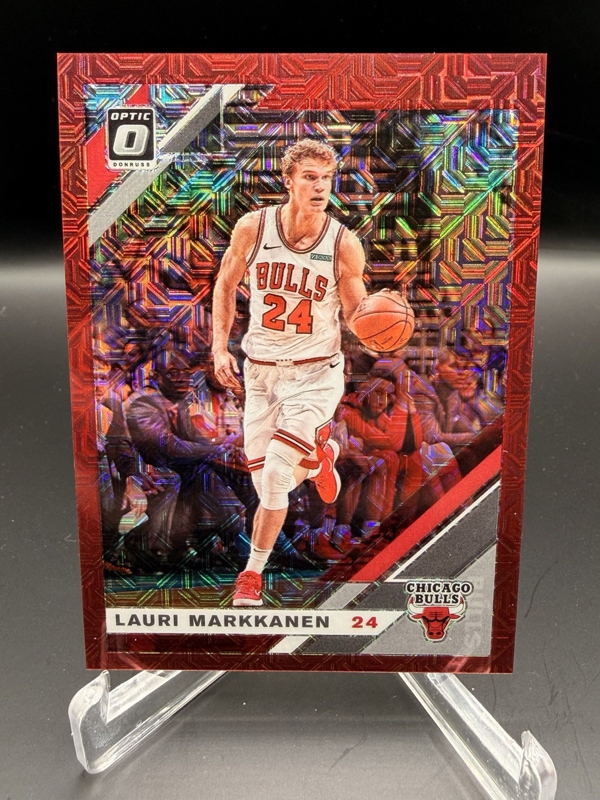 2019-20 Panini Donruss Optic Choice Red Prizm /88 Lauri Markkanen #84 Bulls