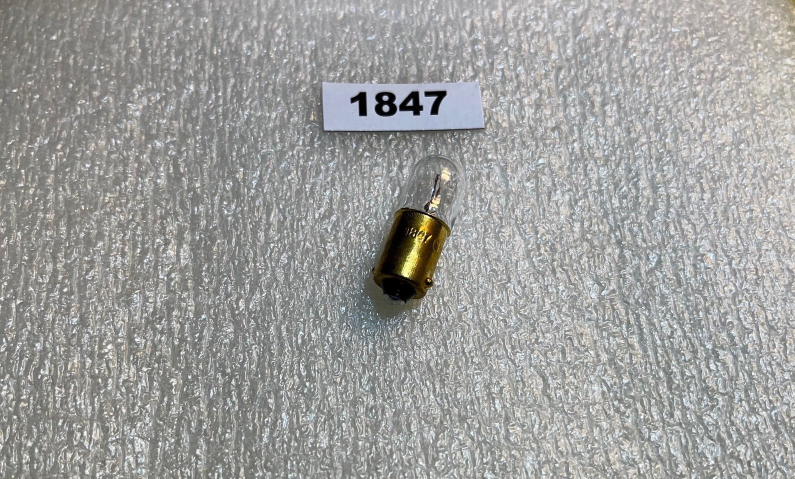 (3) BAYONET #1847 INCANDESCENT LAMPS/ Hammarlund HQ-129-X, HQ-170 & HQ-180 BULBS