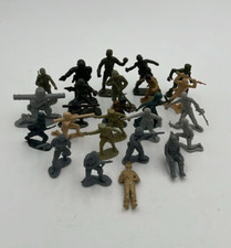 Lot of 25 Toy Army Soldiers Plastic
