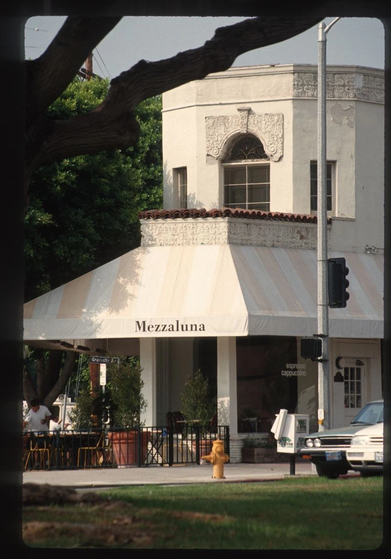 Mezza Luna Restaurant