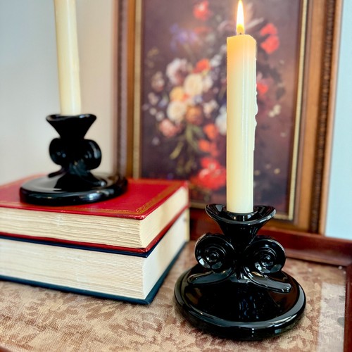 Pair of Fostoria 1930s Black Amethyst Glass Scroll Candlestick Holders 3" #2395 - 第 5/12 張圖片